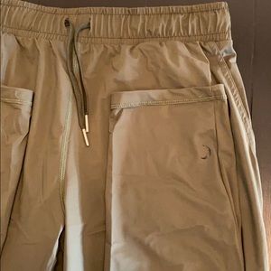 Zyia Everywhere pant size medium. NWOT.